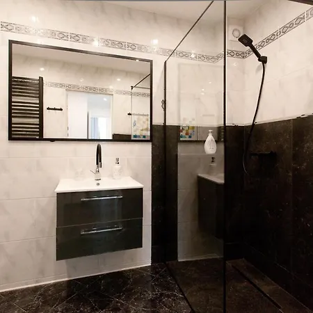 Uroczy Rzeczna Apartment *